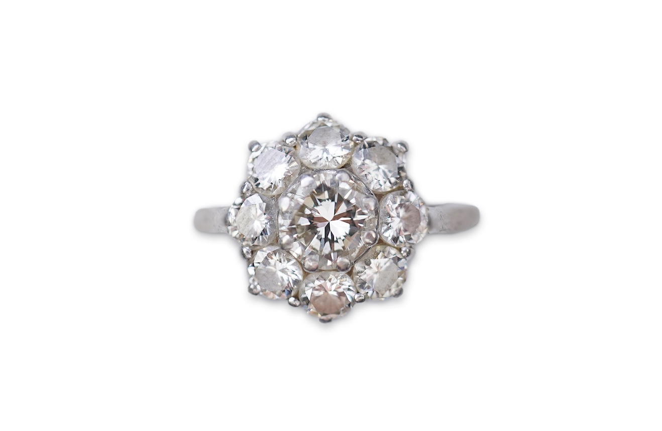 A diamond cluster ring